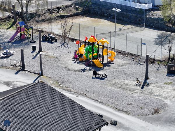 Dronebilde av lekeplassen